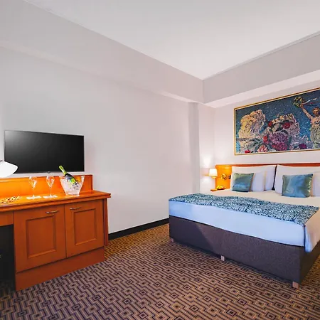 Grand International - Czech Leading